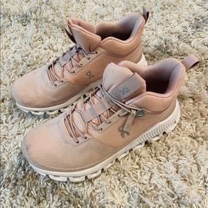 Blush on cloud Hi Sneakers